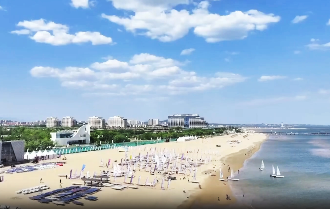 秦皇岛,沐浴阳光下的故事之城